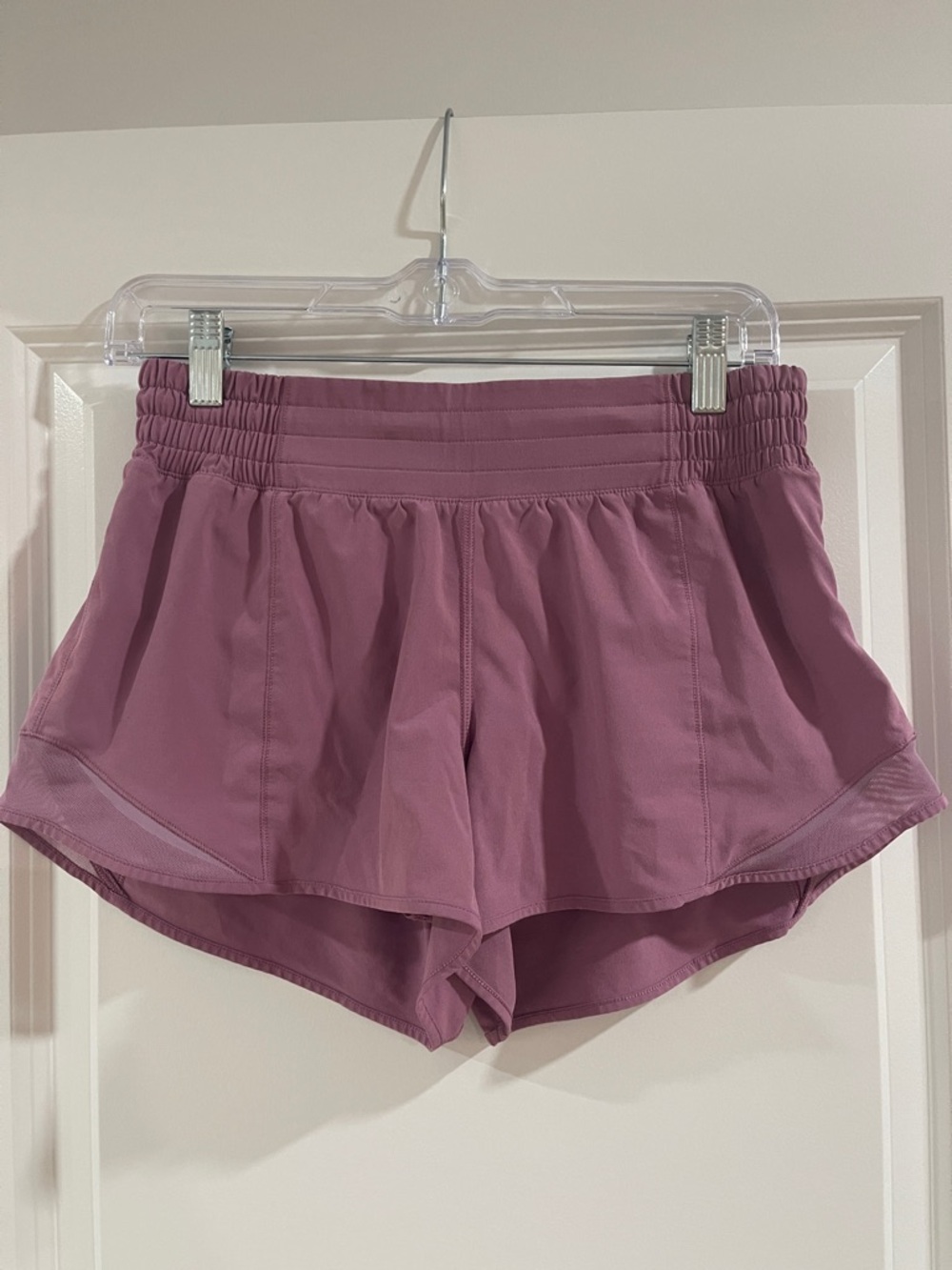 Lululemon HR 2.5” Hotty Hot Shorts